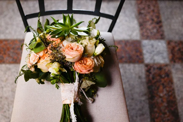 Ramo Nupcial Rosas Blancas —  Fotos de Stock