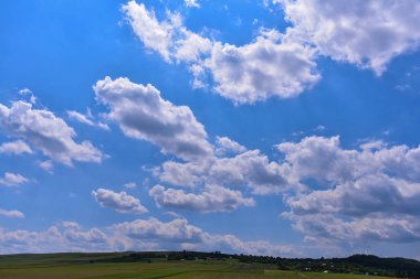 Mavi Gökyüzü ve Bulutlar