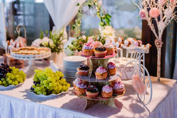 Cakes Fruits Table — Stock Photo, Image