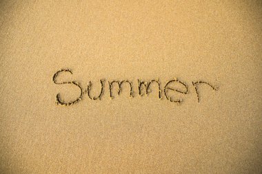  kumlu plajda yazıtlar