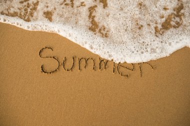  kumlu plajda yazıtlar