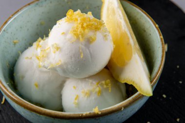  Limonlu vanilyalı dondurma.