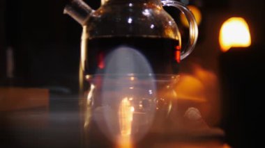 Çay gereçleri, cam kase, cam çaydanlık.