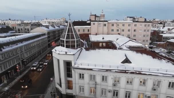 上面是俄罗斯大城市的雪屋顶和街道 自然照明 多直升机拍摄 — 图库视频影像