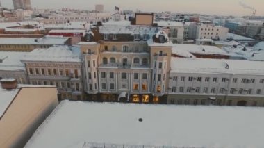 Hotel. Kazan.Karlı çatılar ve yukarıdan büyük bir Rus şehrinin sokakları. Doğal aydınlatma, multikopter çekim.
