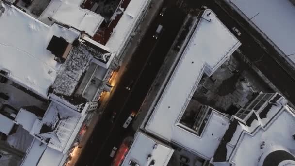 Snöiga Tak Och Gator Stor Rysk Stad Ovanifrån Bilar Naturlig — Stockvideo