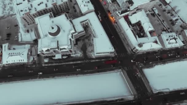 Snöiga Tak Och Gator Stor Rysk Stad Ovanifrån Vinter Vägar — Stockvideo