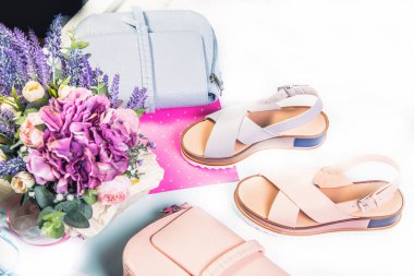 Sandalet kızlar için mavi ve pembe ayakkabı yaz