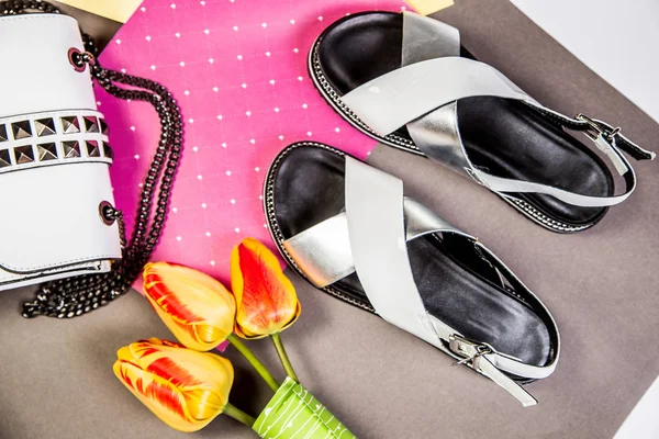 Kvinnors Sandaler Och Handväskor För Flickor — Stockfoto