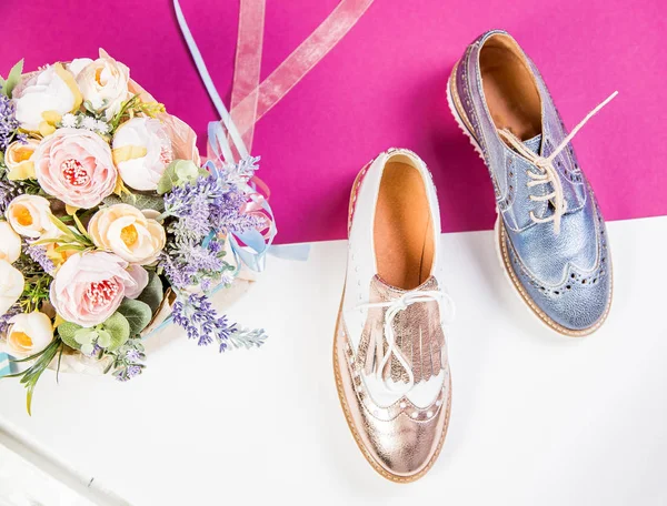 Weiße Und Blaue Schuhe Für Mädchen Stilvolle Markenschuhe — Stockfoto