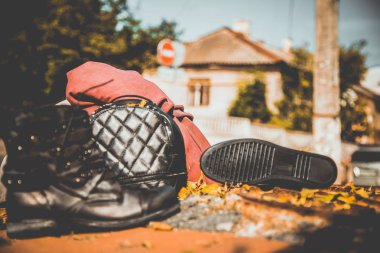 Siyah deri ayakkabı, Bayan Ayakkabı ve çanta