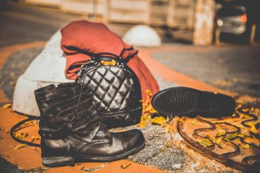 Siyah deri ayakkabı, Bayan Ayakkabı ve çanta