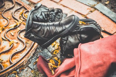 Siyah deri ayakkabı, Bayan Ayakkabı ve çanta