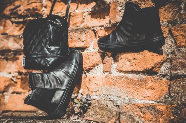 Siyah deri ayakkabı, Bayan Ayakkabı ve çanta