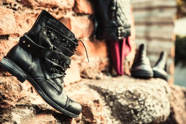 Siyah deri ayakkabı, Bayan Ayakkabı ve çanta