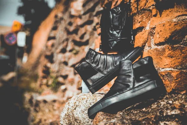 Zwarte Lederen Sneakers Vrouwen Schoenen Handtassen — Stockfoto