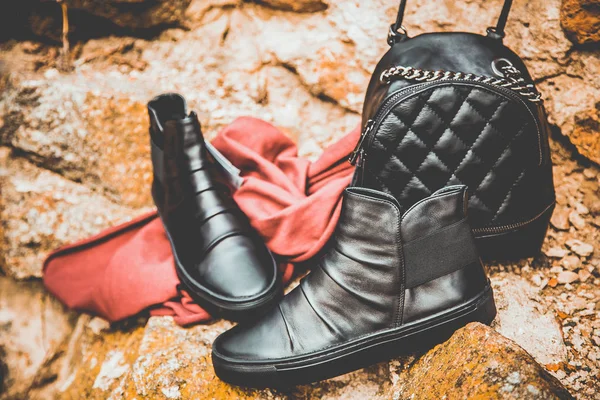Чорні Шкіряні Кросівки Жіноче Взуття Сумки — стокове фото