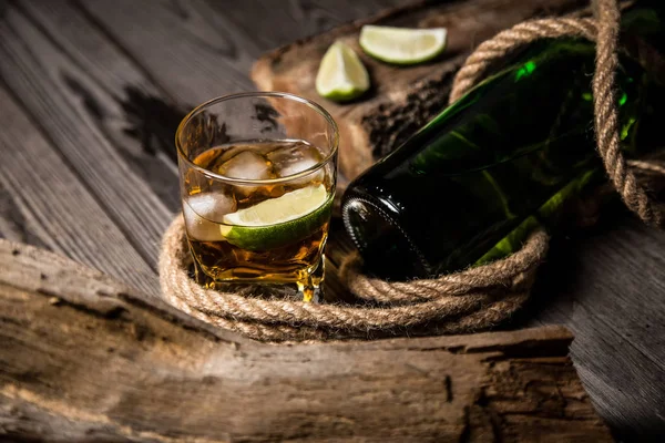 Stanan Von Köstlichem Rum Mit Limette — Stockfoto