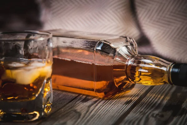 Glas Fles Van Bourbon Whiskey — Stockfoto