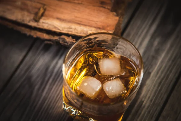バーボン バーボン ウイスキーのビンテージ写真 — ストック写真