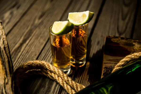 Ein Stapel Rum Und Tequila Auf Vintage Hintergrund Piraten — Stockfoto