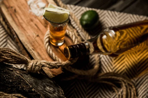 Elite Tequila Einem Haufen Mit Limette — Stockfoto