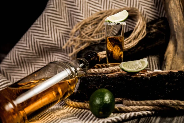 Tequila Élite Una Pila Con Lima — Foto de Stock