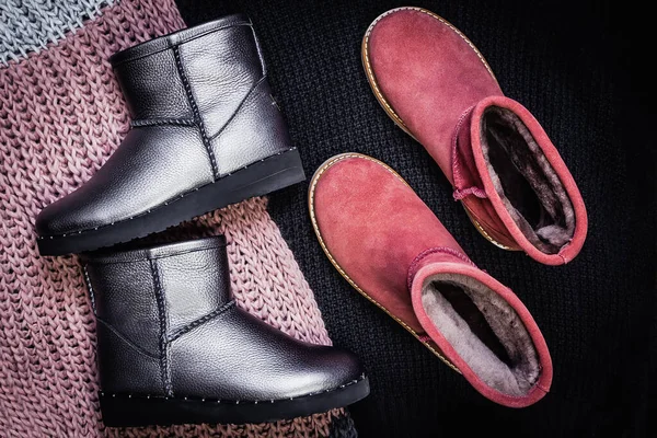 Uggs Vermelho Inverno Sapatos Femininos Cachecol Compras — Fotografia de Stock