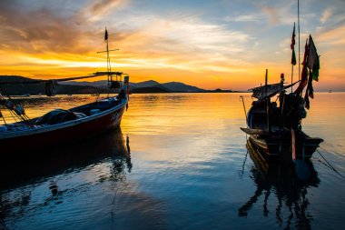 Koh Samui adasının sahilde güzel renkli günbatımı manzarası