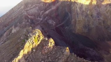 Hava dron görüntüleri Mount Agung zirvesinde, Bali Adası, Endonezya