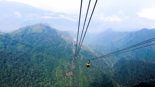 Video footage from the cable car to Fan Si Pan mountain, Sapa, Vietnam — Stock Video