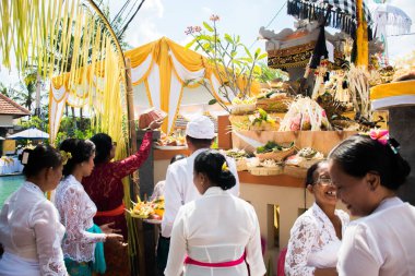 Bali Adası Bali hindu törenle güzel alay