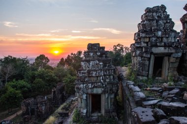 Günbatımı Phnom Bakheng Tapınağı, Angkor Wat, Cambodia.