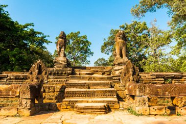 Aslan ve Naga heykeller Angkor, Kamboçya'da bulunan Srah Srang