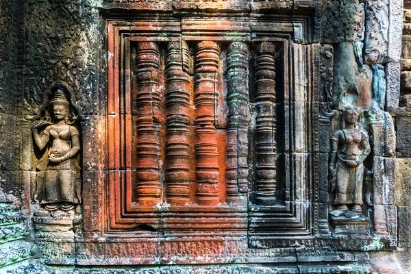 Renkli antient kabartmaları Banteay Kdei Tapınağı Angkor Wat karmaşık, Kamboçya — Stok fotoğraf