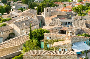 Provence Fransa'da küçük bir köyde tipik görüntüleyin