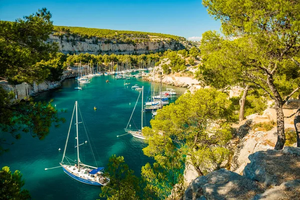 Calanque de Port Miou - Fransa 'da Cassis Köyü yakınlarında fiyort