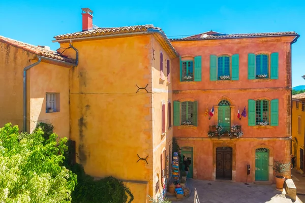 Provence, Fransa Roussillon köyde renkli ve hardal evlerde