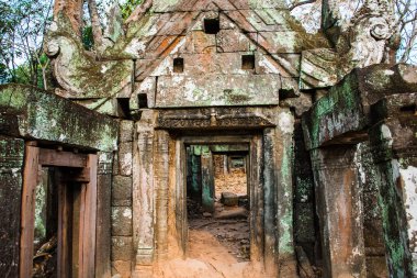 Kamboçya'daki antik karmaşık Koh Ker eski kalıntıları