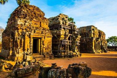 Gizemli eski antik Phnom Krom tapınak Kamboçya Siem Reap yakınlarındaki tepe üzerinde