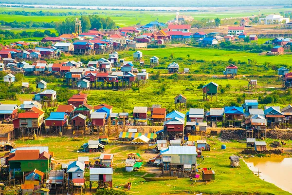 Kayan köyü Phnom Krom, yeşil pirinç tarlaları Tonle Sap, Siem Reap, Kamboçya