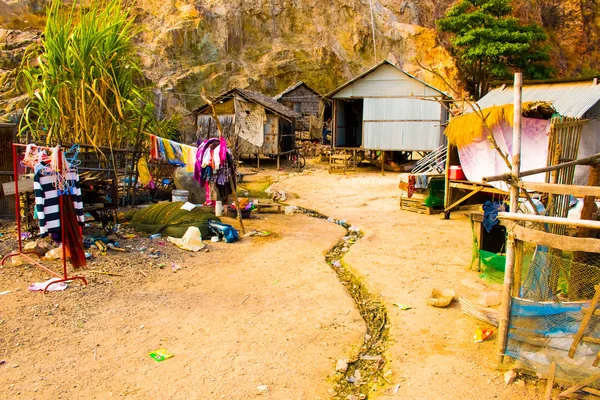 Poor Houses Huts Phnom Krom Village Siem Reap Cambodia — Stock Photo, Image