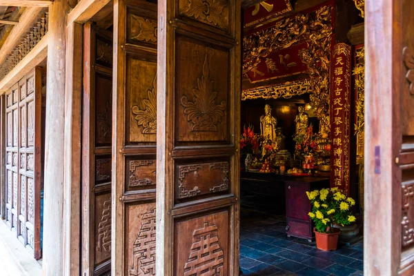 Misterioso templo de Trang An Unesco Paisaje en Ninh Binh, Vietnam — Foto de Stock