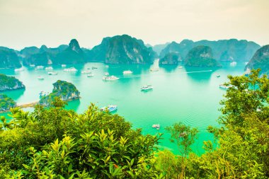 Nokta Ha uzun Bay, kalker Dağları göster, yolcu gemisi, Vietnam ile