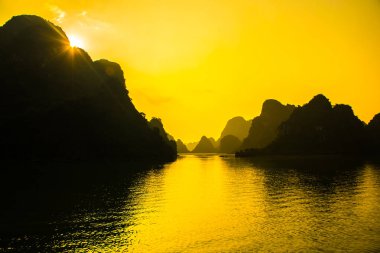 Halong bay, Vietnam, güzel gün batımı