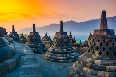 Sunrise manzara Budist Tapınağı karmaşık Borobudur, Yogyakarta, Jawa, Endonezya