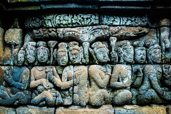 Beau relief d'art mural antique du complexe de temple bouddhiste Borobudur, Yogyakarta, Jawa, Indonésie — Photo