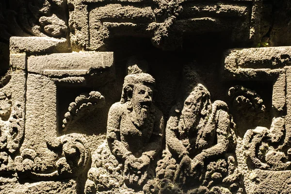 Yogyakarta, Java Adası Endonezya yakınındaki antik mistik Eski Hindu Prambanan tapınak Budhist kabartma — Stok fotoğraf