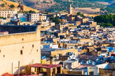 En büyük medina Fes, Fas, Afrika çatılarının üzerinden Cityscape görünüm