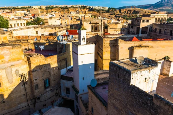 Paisaje urbano Vista de los tejados de la medina más grande de Fez, Marruecos, África —  Fotos de Stock